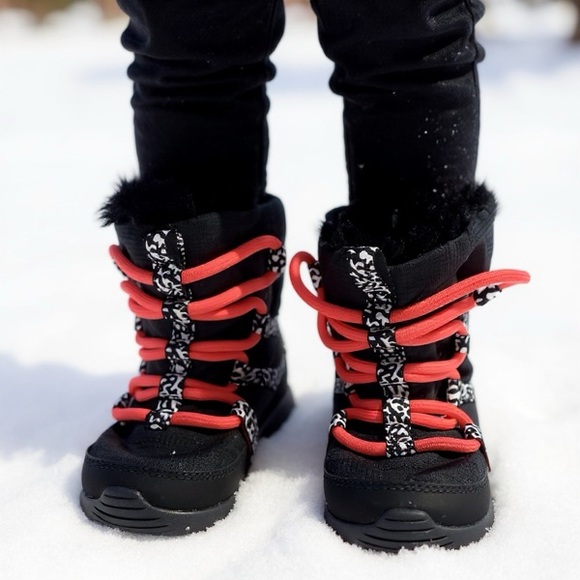 Nike Kids Snow Boots Size 5C Toddler Black Red White Animal Print Winter - Picture 1 of 5